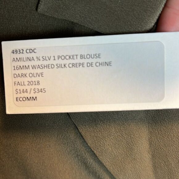 L'AGENCE Amilina Silk crepe Blouse Button-Up dark olive NWT 275$ - Picture 5 of 5